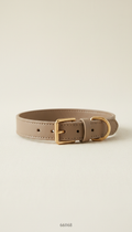 Collar de cuero italiano taupe con herrajes dorados mate